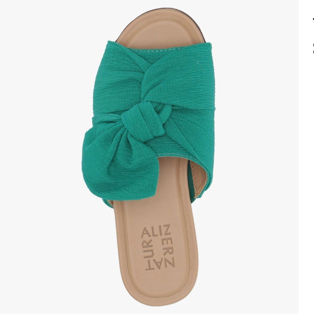 Naturalizer women’s  ‘Tea’ Tahiti Green slip on flat sandal with bow 9 wide